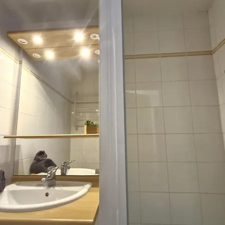 - Vue - Proximité Et Parking Privatif Appartement *